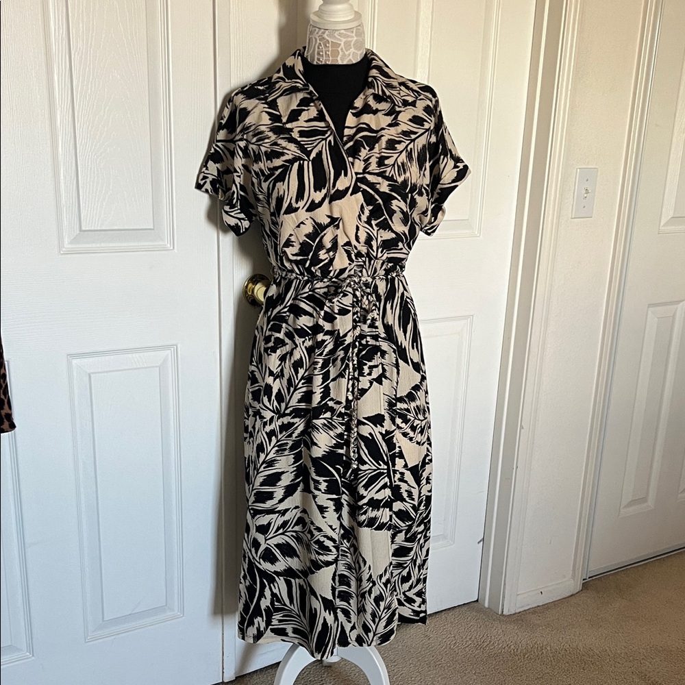 Kathy Ireland Black and Cream Leaf Midi Dress